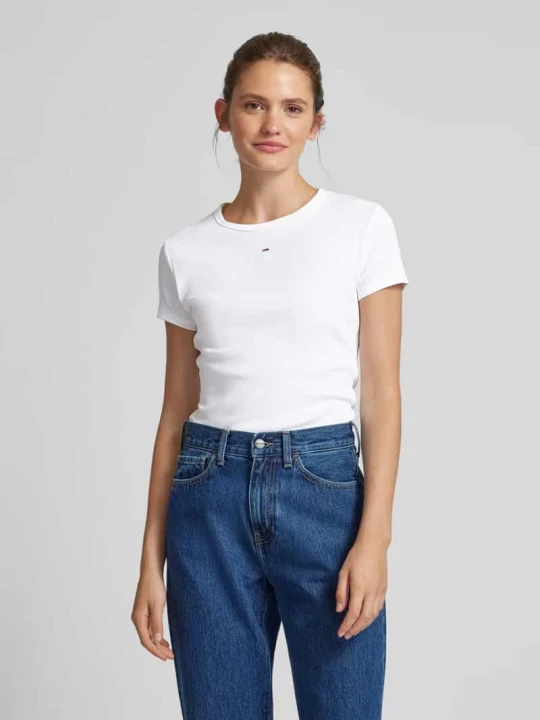 Zdjęcie produktu T-shirt o kroju slim fit z wyhaftowanym logo Tommy Jeans Biały