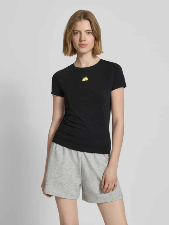 Zdjęcie produktu t-shirt o kroju slim fit z wyhaftowanym motywem REVIEW Czarny