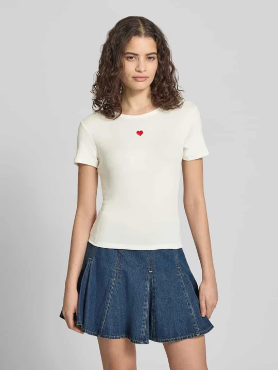 Zdjęcie produktu T-shirt o kroju slim fit z wyhaftowanym sercem model 'ELVA JUNE' Only Biały