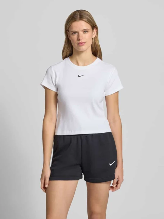 Zdjęcie produktu T-shirt o krótkim kroju w efekcie prążkowania z logo Nike Biały