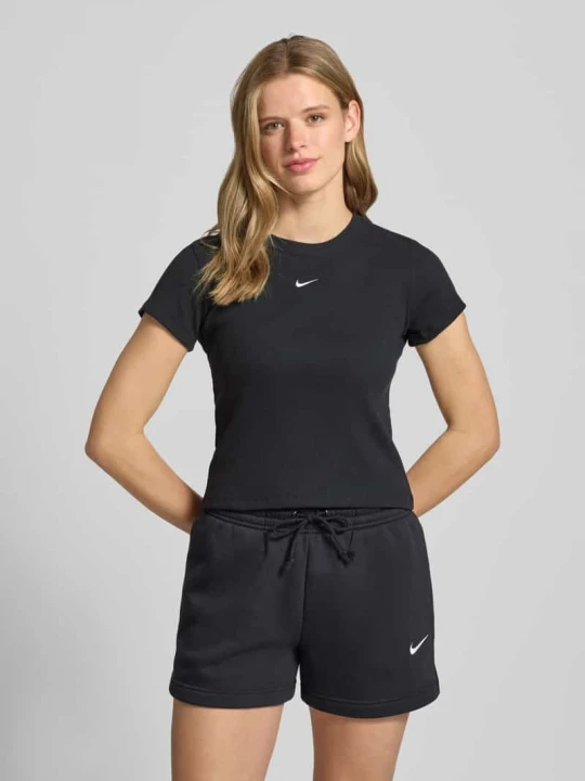 Zdjęcie produktu T-shirt o krótkim kroju w efekcie prążkowania z logo Nike Czarny