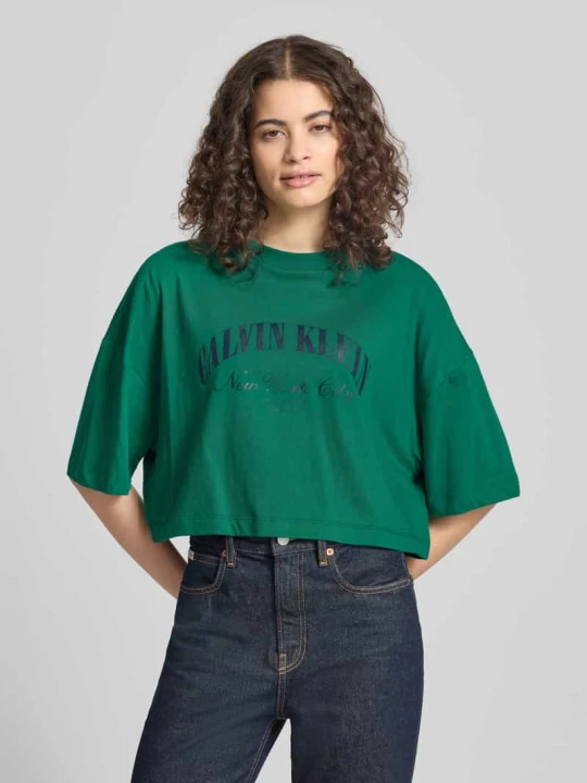 Zdjęcie produktu T-shirt o krótkim kroju z nadrukiem z logo Calvin Klein Jeans Trawiasty zielony