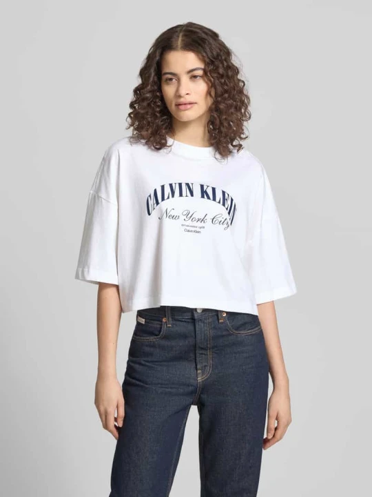Zdjęcie produktu T-shirt o krótkim kroju z nadrukiem z logo Calvin Klein Jeans Biały