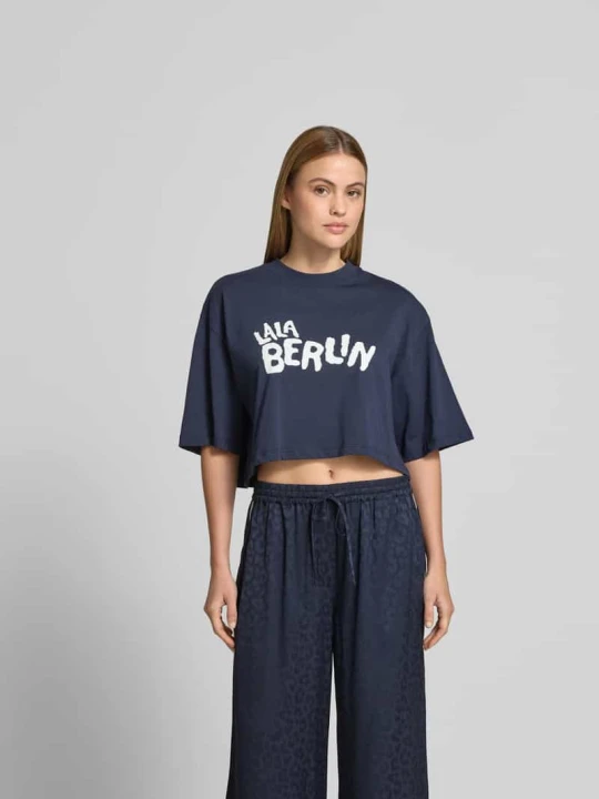 Zdjęcie produktu t-shirt o kroju krótkim z nadrukiem z logo lala Berlin Granatowy