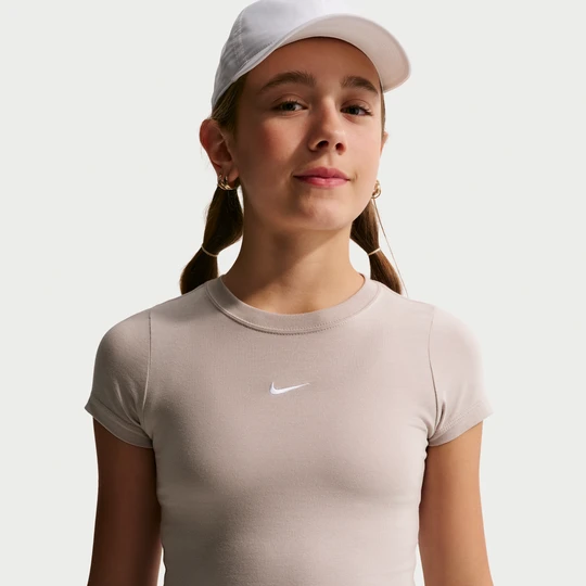 Zdjęcie produktu T-shirt o skróconym kroju dla dużych dzieci (dziewcząt) Nike - Brązowy