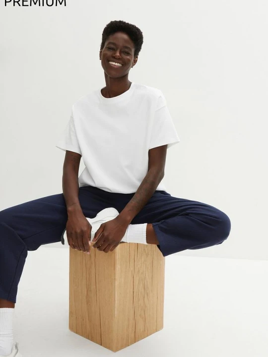 Zdjęcie produktu T-shirt oversize z czystej, grubej bawełny organicznej BonPrix biały