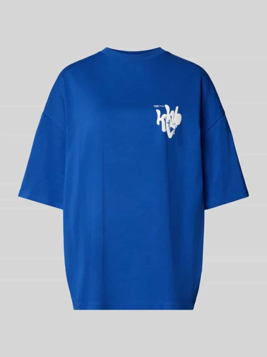 Zdjęcie produktu T-shirt oversize z nadrukiem z logo marki Karo Kauer Królewski niebieski