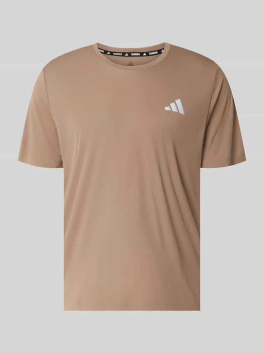 Zdjęcie produktu t-shirt sport w kroju regular fit z nadrukiem z logo model 'Run Ess Tee M' Adidas Khaki