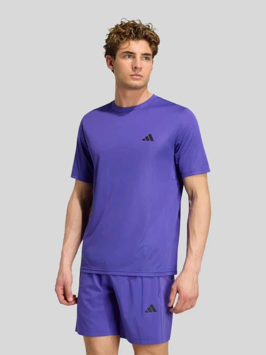 Zdjęcie produktu t-shirt sportowy o kroju regular fit z nadrukiem z logo Adidas Fioletowy