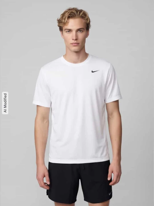 Zdjęcie produktu t-shirt sportowy o kroju regular fit z nadrukiem z logo Nike Biały
