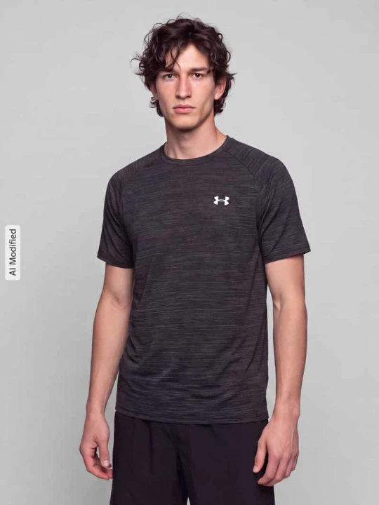 Zdjęcie produktu t-shirt sportowy o kroju regular fit z nadrukiem z logo Under Armour czarny