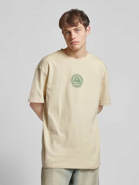 Zdjęcie produktu T-shirt typu oversized z nadrukiem z motywem Mister Tee Piaskowy