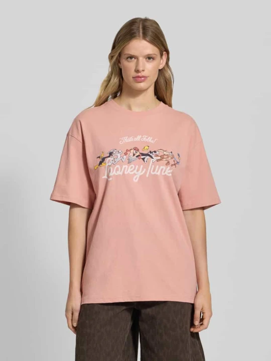 Zdjęcie produktu T-shirt typu oversized z nadrukiem z motywem REVIEW Brudnoróżowy