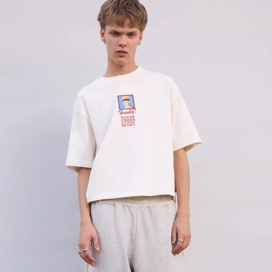 Zdjęcie produktu Koszulka UNISEX z kolekcji Świeży x HOUSE biała z nadrukiem