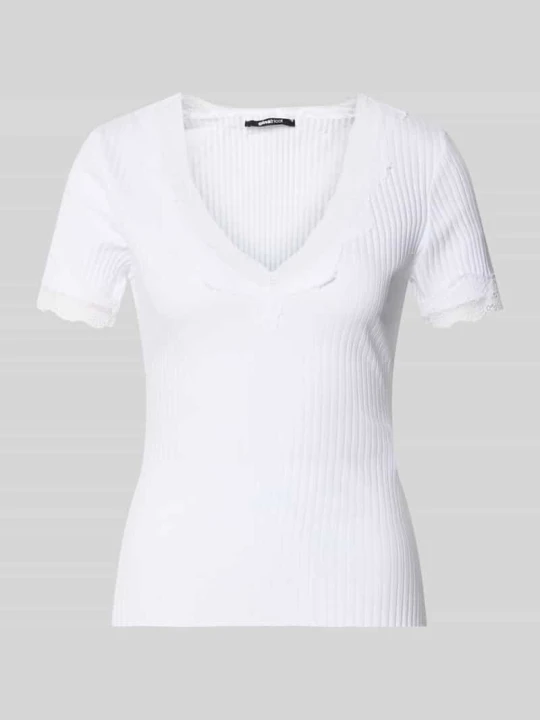 Zdjęcie produktu T-shirt w efekcie prążkowania z obszyciem koronką Gina Tricot Biały