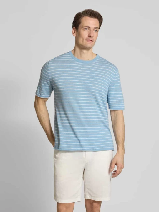Zdjęcie produktu T-shirt w Imitacja dzianiny z dodatkiem kaszmiru FTC Cashmere Jasnoniebieski
