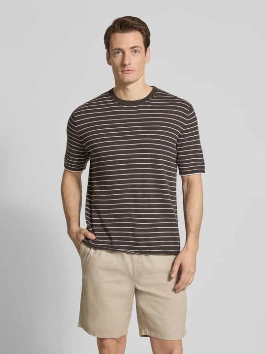 Zdjęcie produktu T-shirt w Imitacja dzianiny z dodatkiem kaszmiru FTC Cashmere Ciemnobrązowy