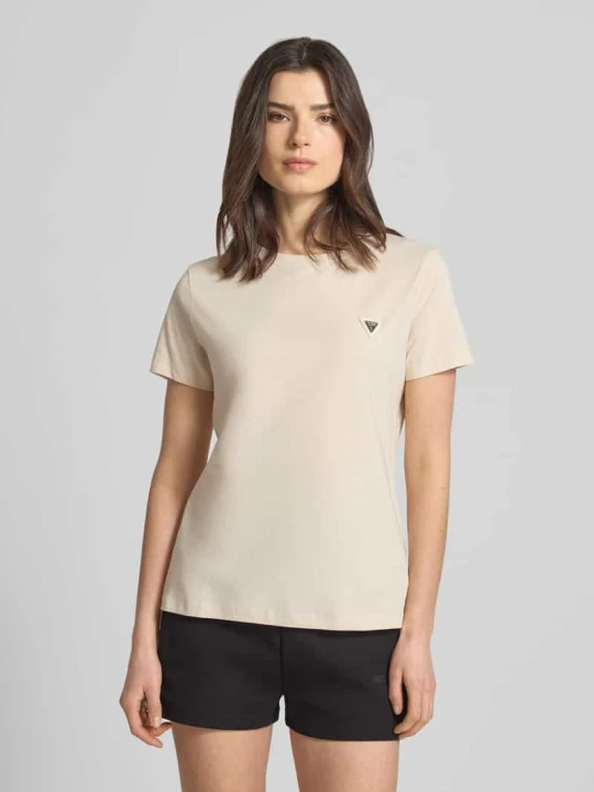 Zdjęcie produktu T-shirt w kroju regular fit z aplikacją logo model 'Colette' Guess Piaskowy
