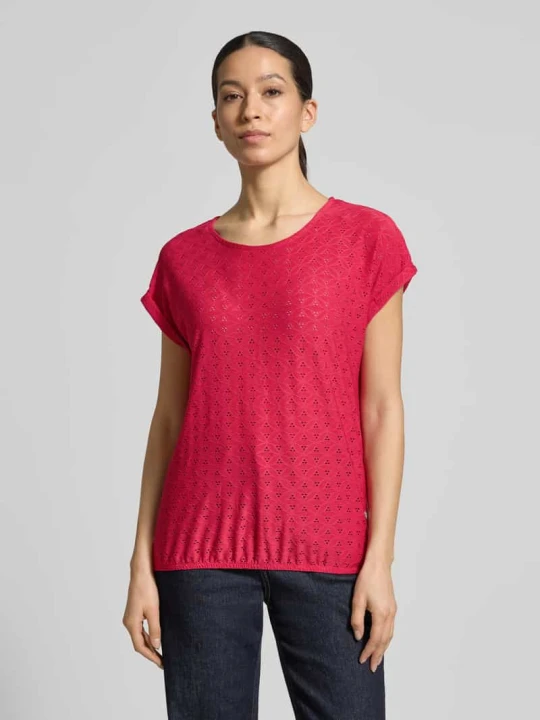 Zdjęcie produktu T-shirt w kroju regular fit z dziurkowanym wzorem model 'Ruth' ZABAIONE Mocnoróżowy