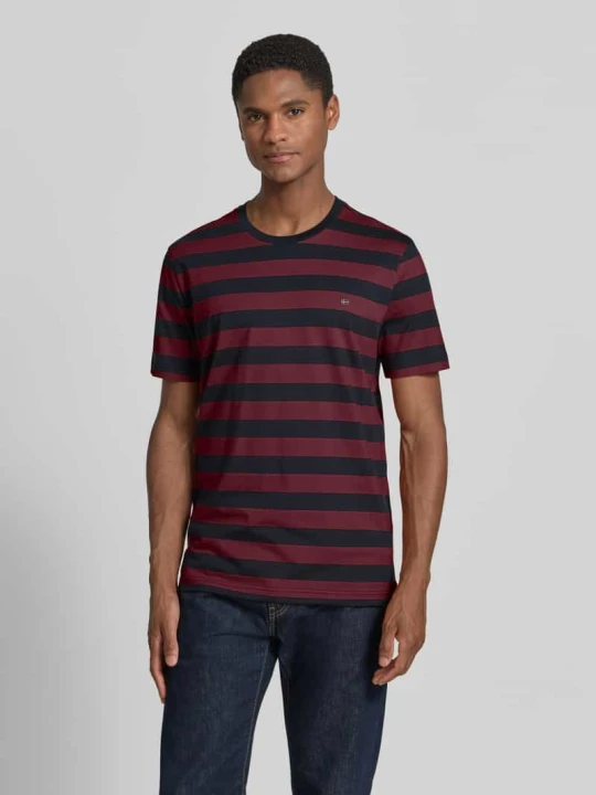 Zdjęcie produktu T-shirt w kroju regular fit z haftowanym logo Christian Berg Bordowy