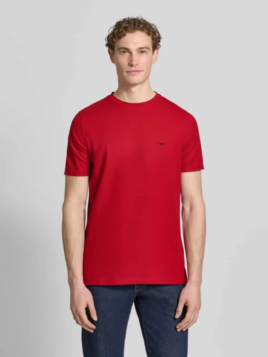 Zdjęcie produktu T-shirt w kroju regular fit z haftowanym logo FYNCH-HATTON Czerwony