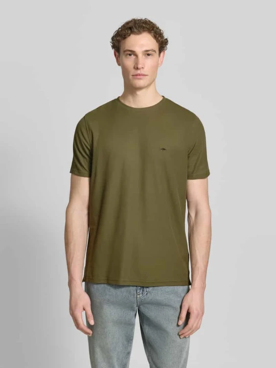 Zdjęcie produktu T-shirt w kroju regular fit z haftowanym logo FYNCH-HATTON Oliwkowy