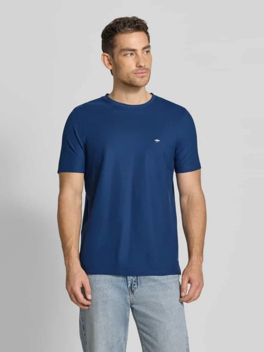 Zdjęcie produktu T-shirt w kroju regular fit z haftowanym logo FYNCH-HATTON Niebieski