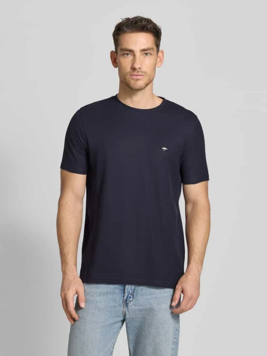 Zdjęcie produktu T-shirt w kroju regular fit z haftowanym logo FYNCH-HATTON Granatowy