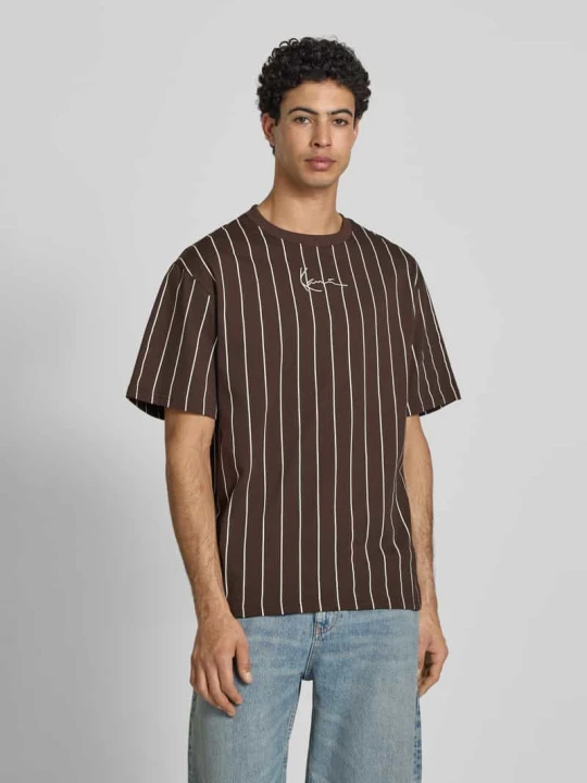 Zdjęcie produktu T-shirt w kroju regular fit z haftowanym logo Karl Kani Ciemnobrązowy