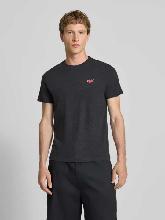 Zdjęcie produktu T-shirt w kroju regular fit z haftowanym logo Superdry Czarny
