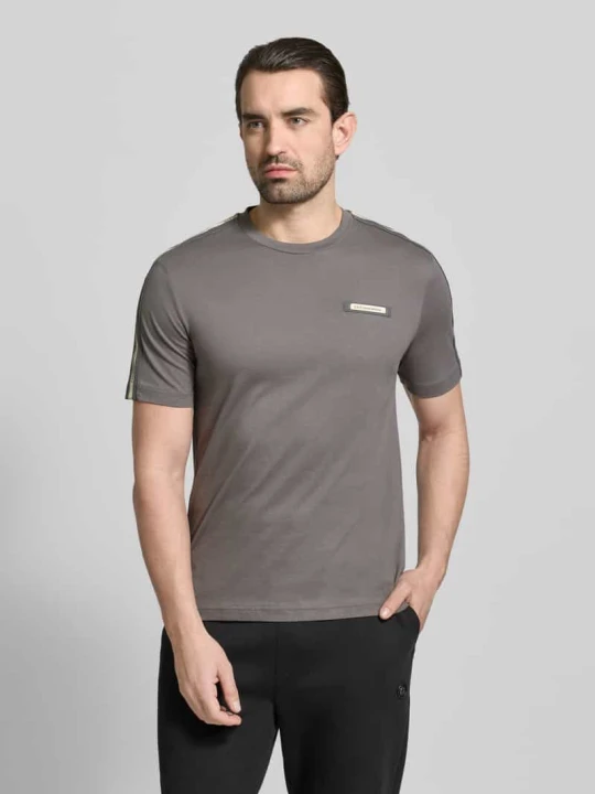 Zdjęcie produktu T-shirt w kroju regular fit z naszywką z logo EA7 Emporio Armani Średnioszary