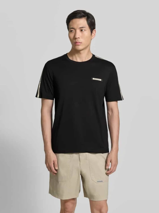 Zdjęcie produktu T-shirt w kroju regular fit z naszywką z logo EA7 Emporio Armani Czarny