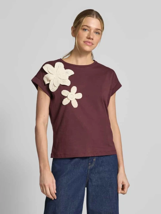 Zdjęcie produktu t-shirt z aplikacjami i okrągłym dekoltem Christian Berg Czekoladowy