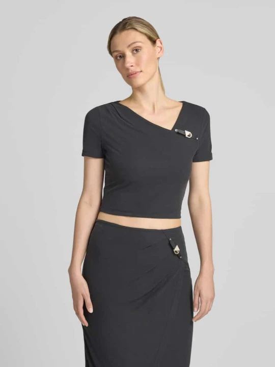 Zdjęcie produktu t-shirt z asymetrycznym dekoltem model 'KAROLE' Guess Czarny