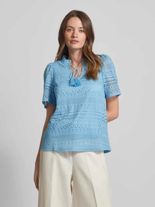 Zdjęcie produktu T-shirt z ażurowym wzorem model ‘HONEY’ Vero Moda Jasnoniebieski