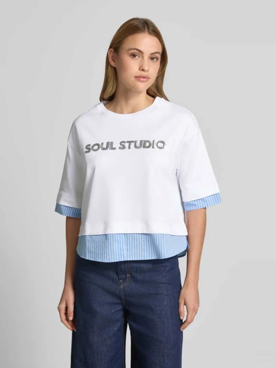 Zdjęcie produktu t-shirt z cekinowym obszyciem i okrągłym dekoltem Smith & Soul Biały
