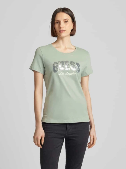 Zdjęcie produktu T-shirt z cekinowym obszyciem model ‘SEQUINS’ Guess Trzcinowy