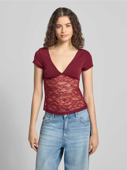 Zdjęcie produktu t-shirt z dekoltem w serek i koronką Gina Tricot Bordowy