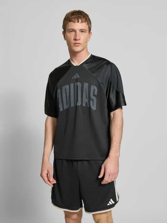 Zdjęcie produktu T-shirt z dekoltem w serek i nadrukiem z logo Adidas Czarny
