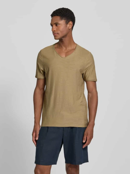 Zdjęcie produktu t-shirt z dekoltem w serek i zrolowanym brzegiem MCNEAL Ziemisty brązowy