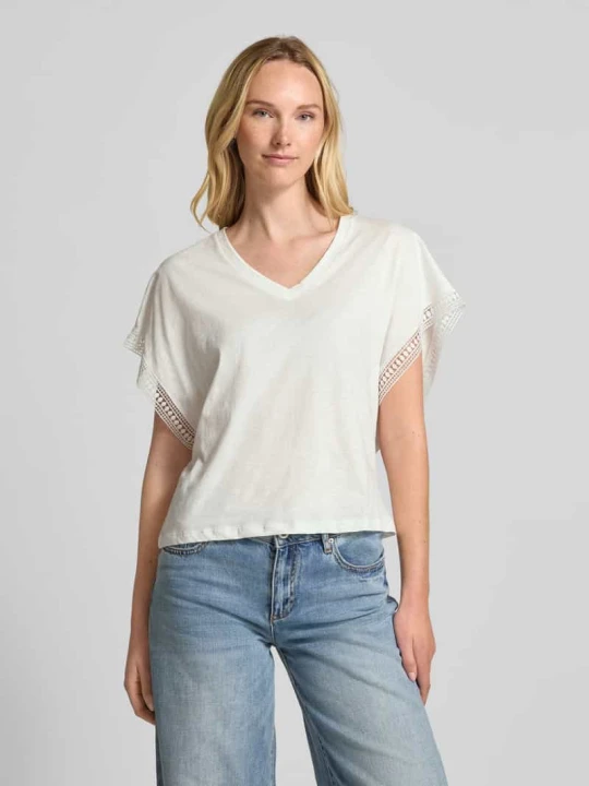 Zdjęcie produktu T-shirt z dekoltem w serek model ‘HOLYA’ Ichi Złamany biały