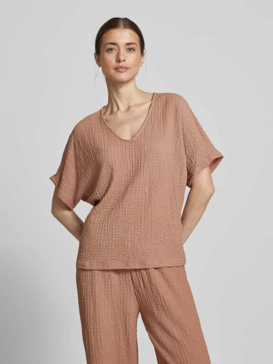 Zdjęcie produktu T-shirt z dekoltem w serek model ‘UMMI’ B.Young