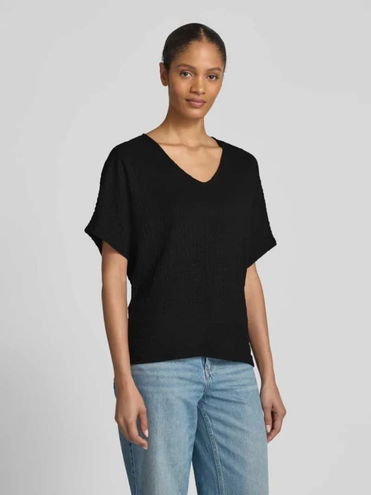 Zdjęcie produktu T-shirt z dekoltem w serek model ‘UMMI’ B.Young Czarny