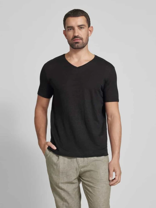 Zdjęcie produktu T-shirt z dekoltem w serek OLYMP Level 5 Czarny