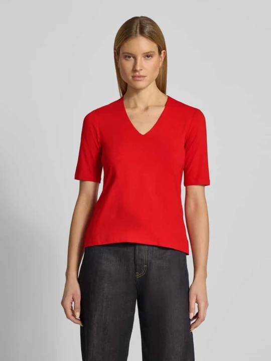 Zdjęcie produktu T-shirt z dekoltem w serek w kroju regular fit MORE & MORE Czerwony