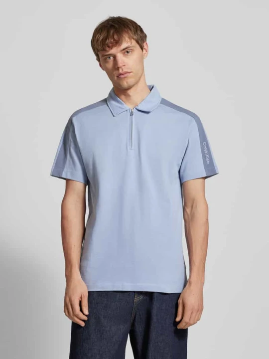 Zdjęcie produktu Koszulka polo z detalem z logo Calvin Klein Jeans Jasnoniebieski