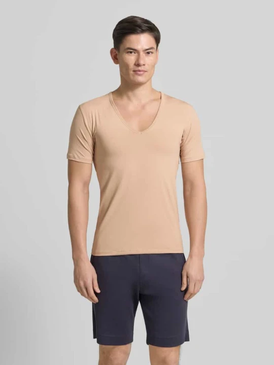 Zdjęcie produktu T-shirt o kroju slim fit z dekoltem w serek, seria 'DRY COTTON FUNCTIONAL', model 'DAS DRUNTERHEMD' Mey Écru