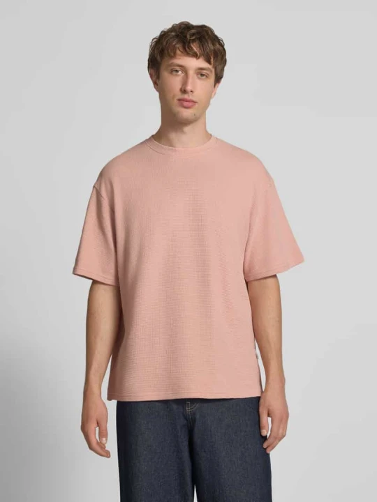 Zdjęcie produktu t-shirt z fakturowanym wzorem i okrągłym dekoltem model 'PETER' Redefined Rebel Jasnoróżowy