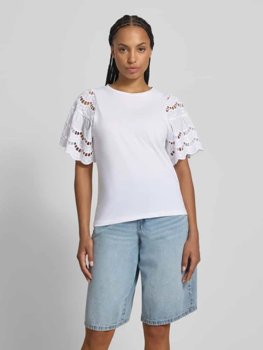 Zdjęcie produktu t-shirt z haftem angielskim model 'LORAINE' Soyaconcept Biały