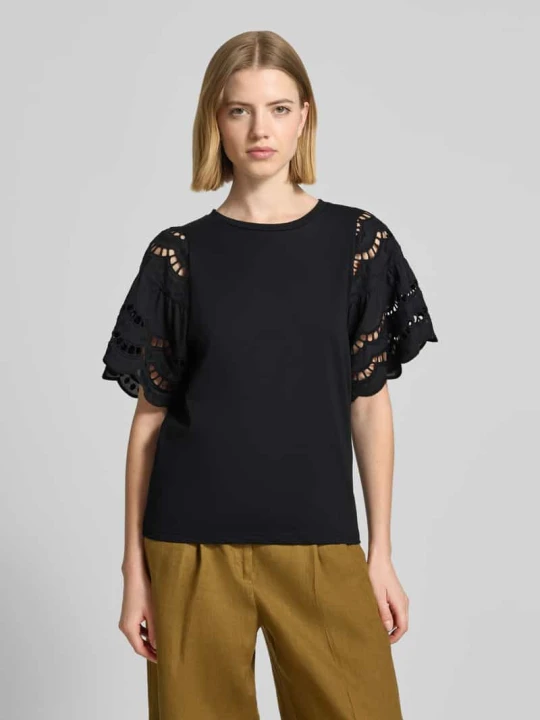 Zdjęcie produktu t-shirt z haftem angielskim model 'LORAINE' Soyaconcept czarny
